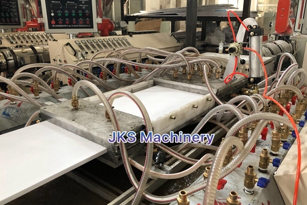 越南PVC櫥櫃板擠出